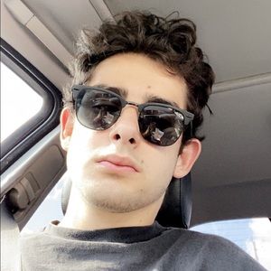 Meet your Posher, Zach